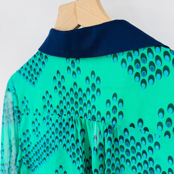Diane von Furstenberg 100% Silk Blouse Size M Green Navy Chevron Print Top - Picture 6 of 9